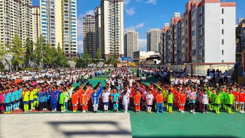 落实, 前合影, 校园足球赛