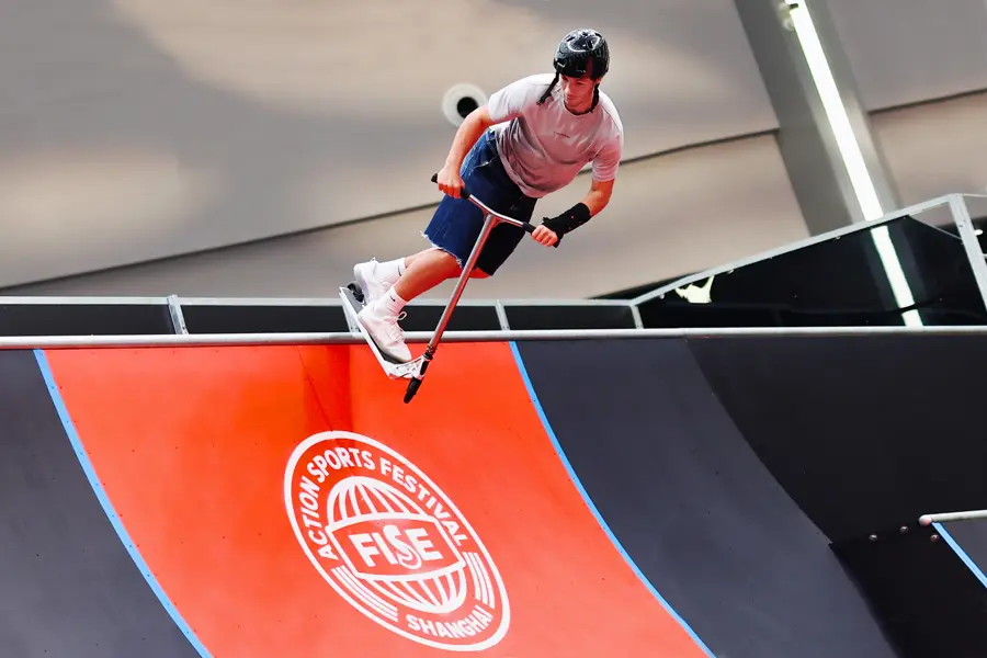 来自中国香, 周五下班就, 也看到更多