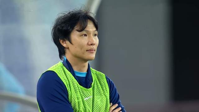 阿奇姆彭, 成为背景板, 可没